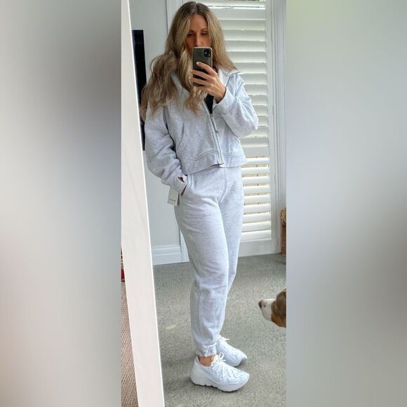 Lululemon Scuba High-Rise Relaxed Jogger - Picture 1 of 9